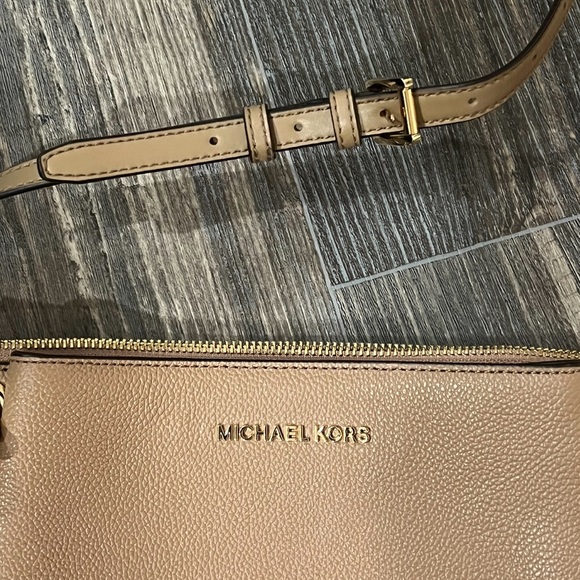 NWT Michael Kors Nicole Triple Compartment
Crossbody Bag, Beige Leather - Picture 6 of 16